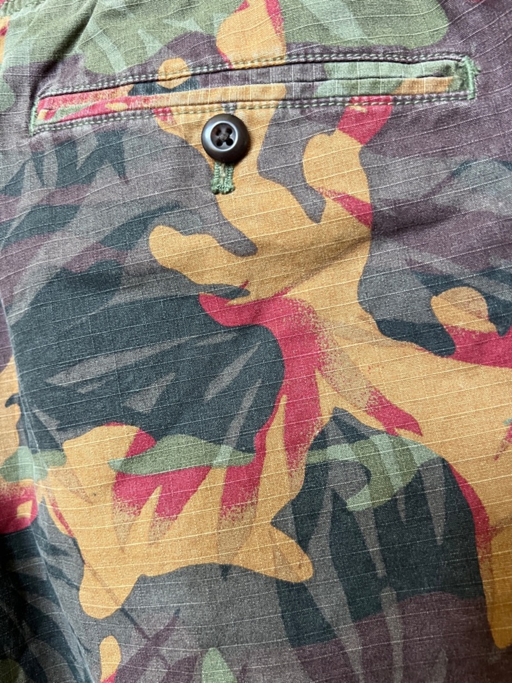 Gapflex 7.5” Easy Jogger Shorts floral tropical camo, Brown Red Green Tan Mens M - Picture 6 of 9